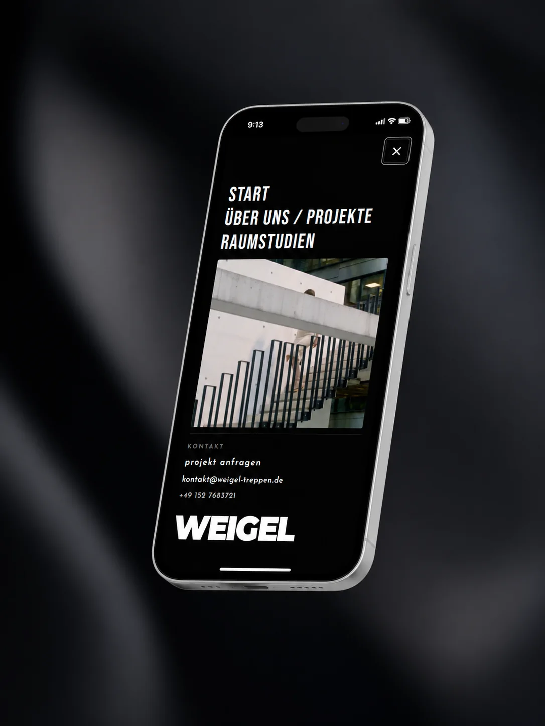 Mobile Navigation der Weigel Treppen Website auf einem Smartphone