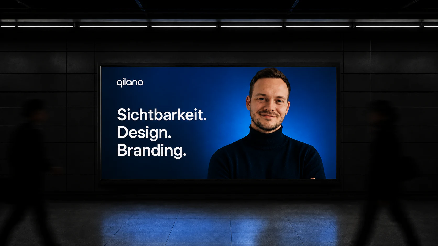 Roy Mathschiegefsky vor einem qilano Motiv zu Sichtbarkeit, Design und Branding